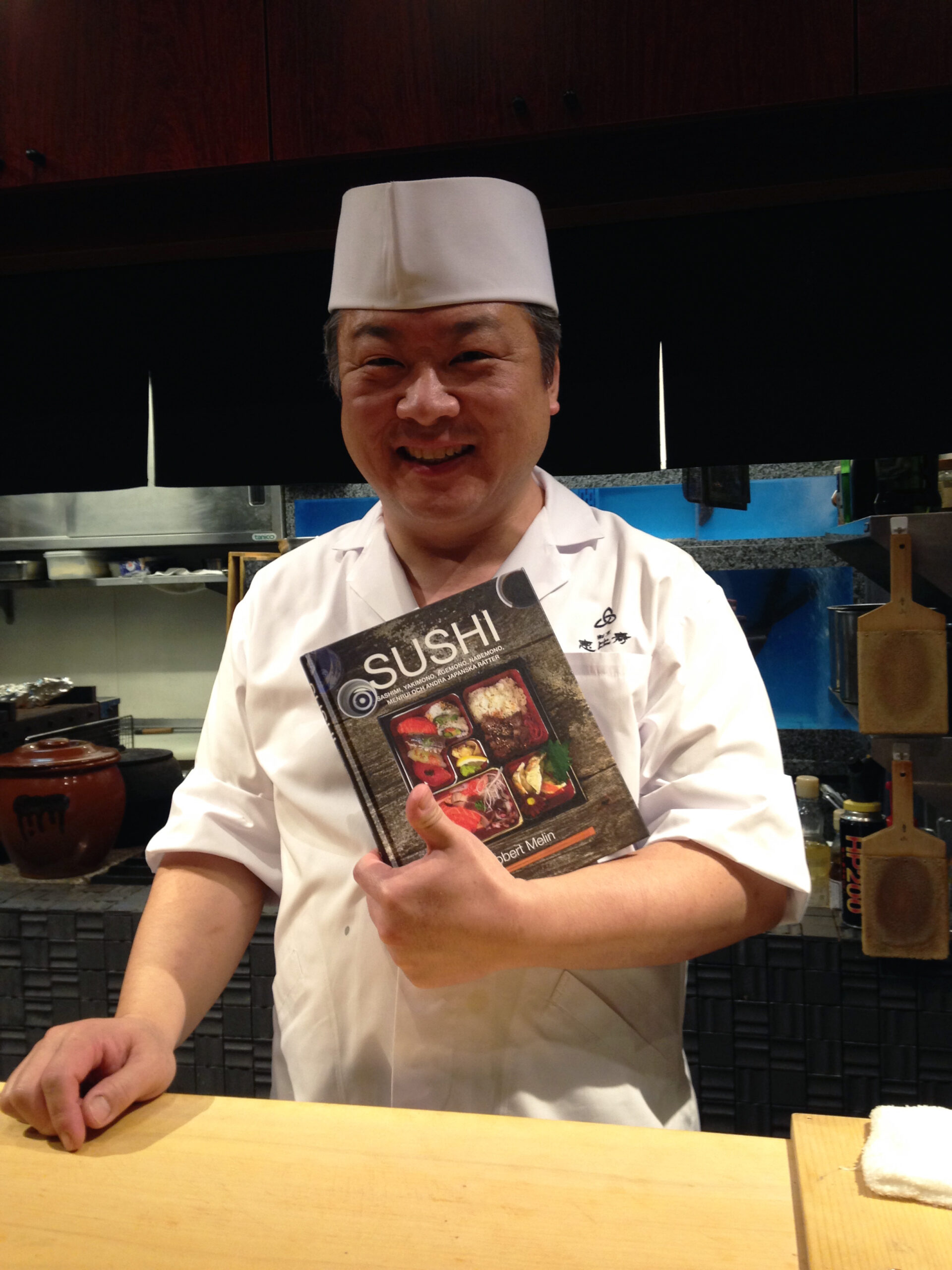En av Roberts tre böcker om japansk matkultur