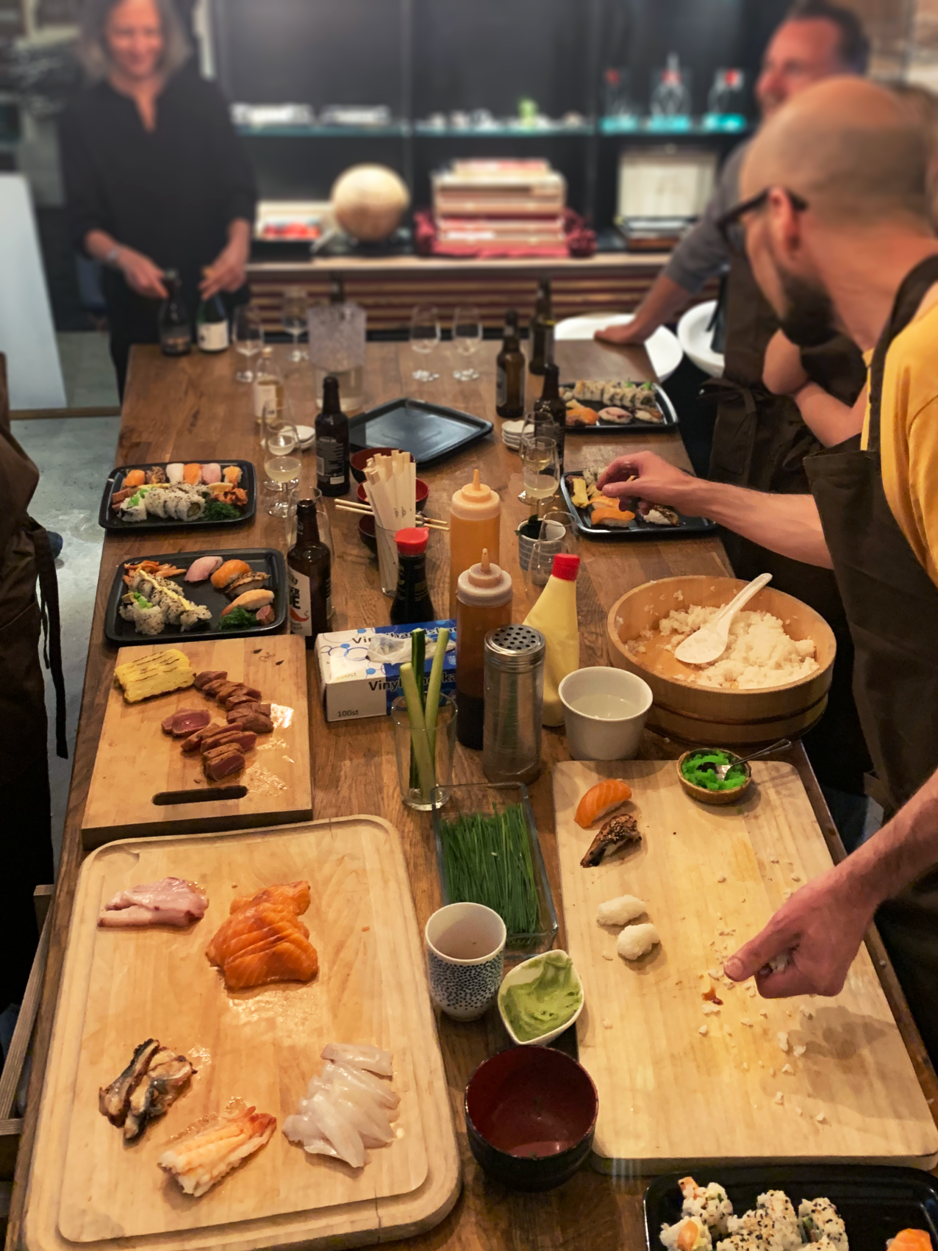 Privat sushiskola hemma hos gästerna